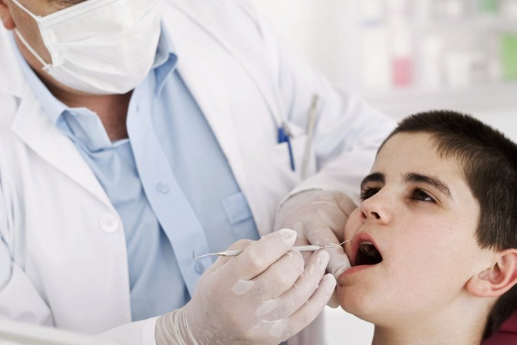 Los sonidos de la consulta del dentista puede aumentar el temor de tu hijo para sacar un diente.