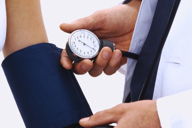 Un tercio de los adultos estadounidenses tienen la presión arterial elevada.