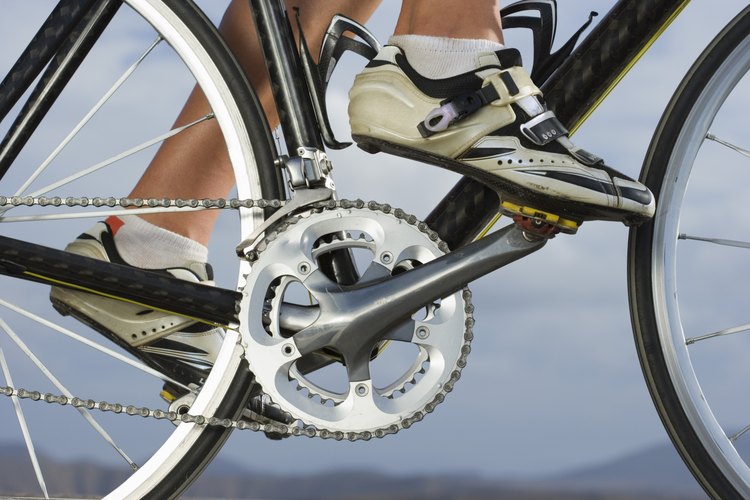 Los zapatos demasiado justos causan dolor en los entrenamientos largos.