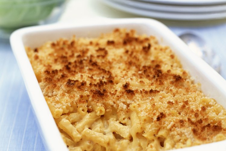 Los macarrones con queso son un plato rico que a menudo tiene muchas calorías.