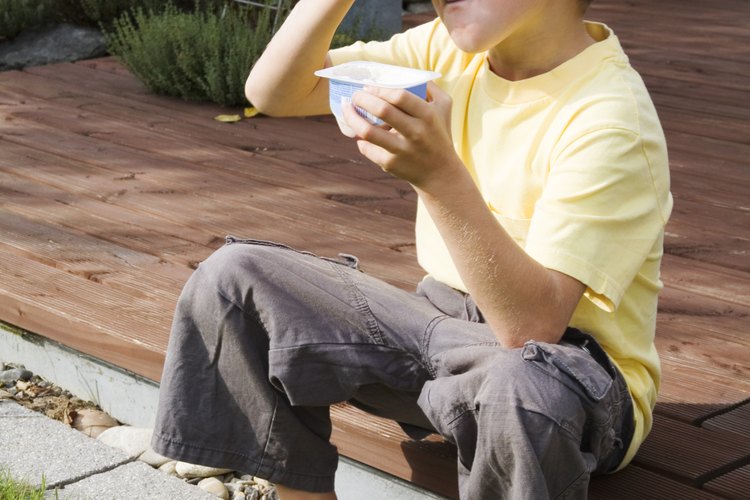 El yogur puede ayudar a tratar enfermedades inflamatorias de la piel comunes en los niños.