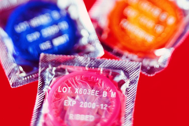 Utiliza condones para prevenir el herpes genital.