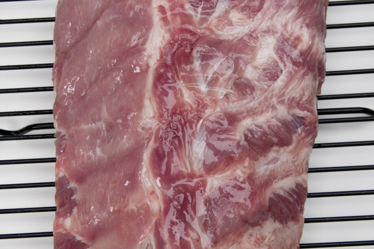 Cocinar el cerdo a fondo previene la intoxicación alimentaria.
