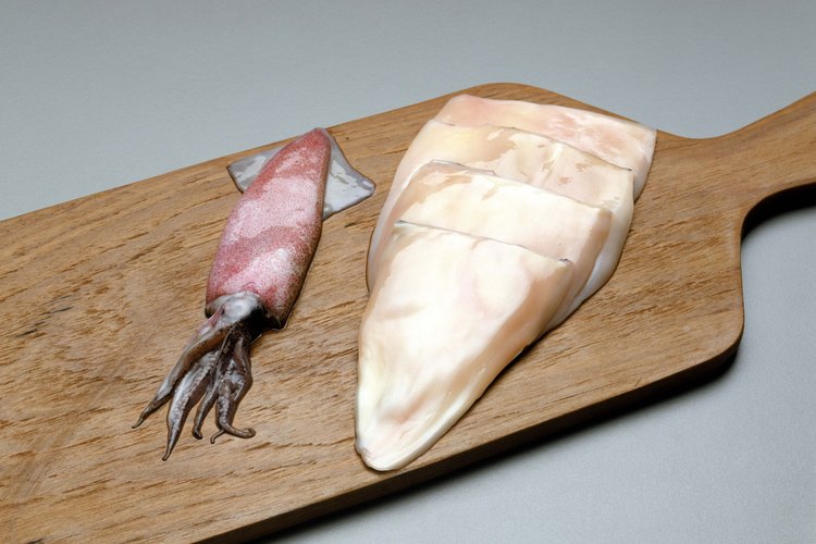 El calamar es un cefalópodo comestible.