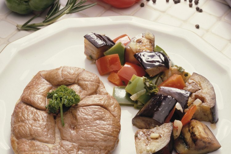 Come proteínas, pero no olvides comer vegetales.
