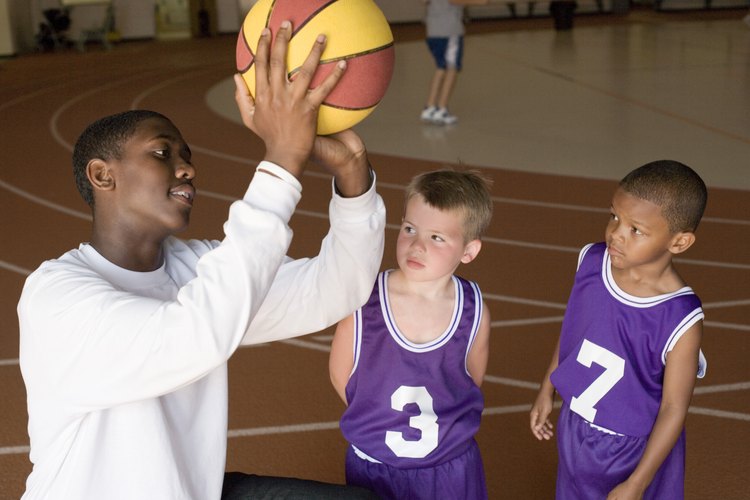Las pruebas de baloncesto te permiten elegir jugadores que encajen mejor con tu estilo de entrenamiento.