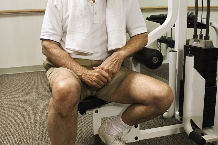 Hacer entrenamiento de fuerza a los 60 trae muchos beneficios a tu cuerpo.