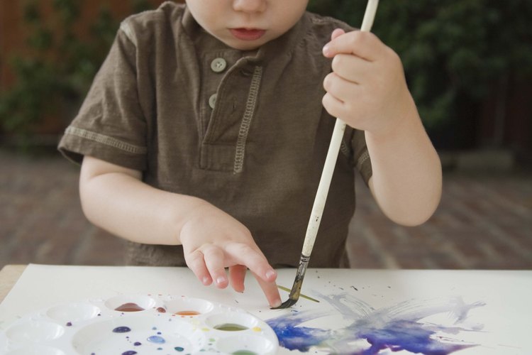 Haz una pintura que tu hijo pueda probar con seguridad.