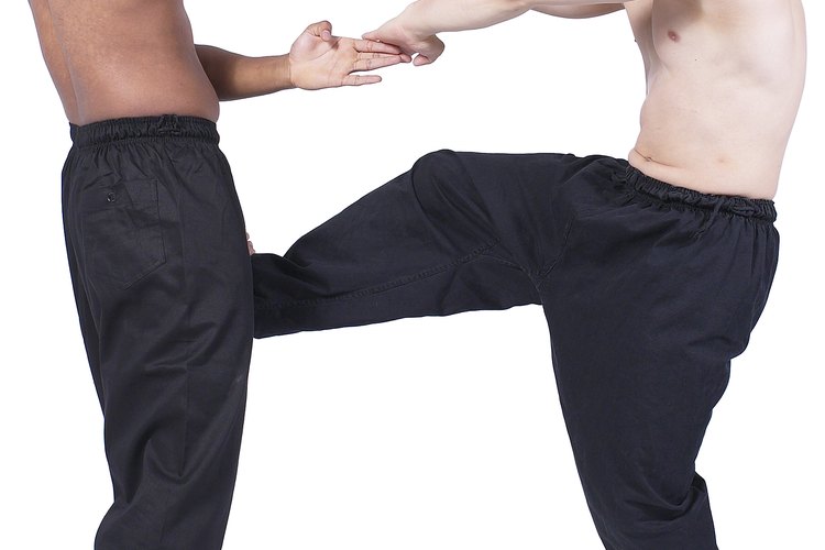 Hay más de una manera de bloquear una patada en Krav Maga.