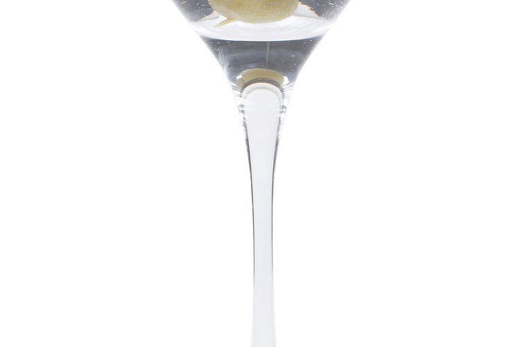Un martini de ginebra tiene aproximadamente 125 calorías.