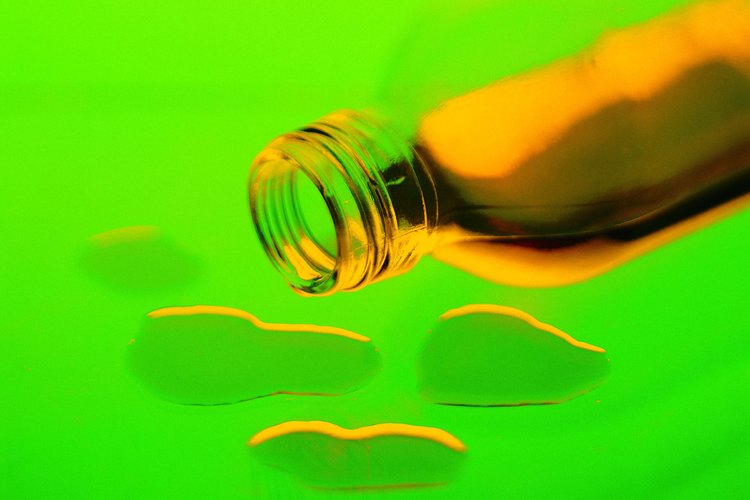 El metronidazol es un medicamento de venta bajo receta utilizado para tratar las infecciones bacterianas y/o parásitos en el tracto respiratorio, la piel y el estómago.