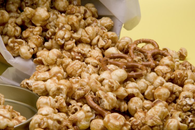 Las palomitas de maíz caramelizadas son altas en azúcar, lo que añade calorías vacías.