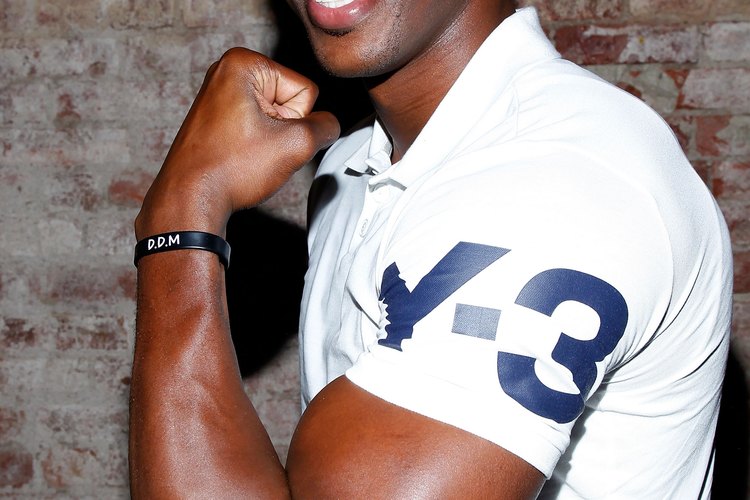 Dwight Howard mantiene su tamaño y masa muscular al centrar su alimentación en los productos integrales ricos en nutrientes.
