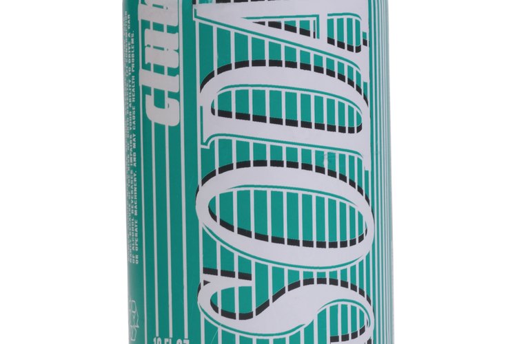 Haz tus bebidas favoritas con club soda para reducir el contenido calórico.