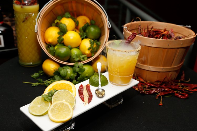 El limón contiene vitaminas y minerales.