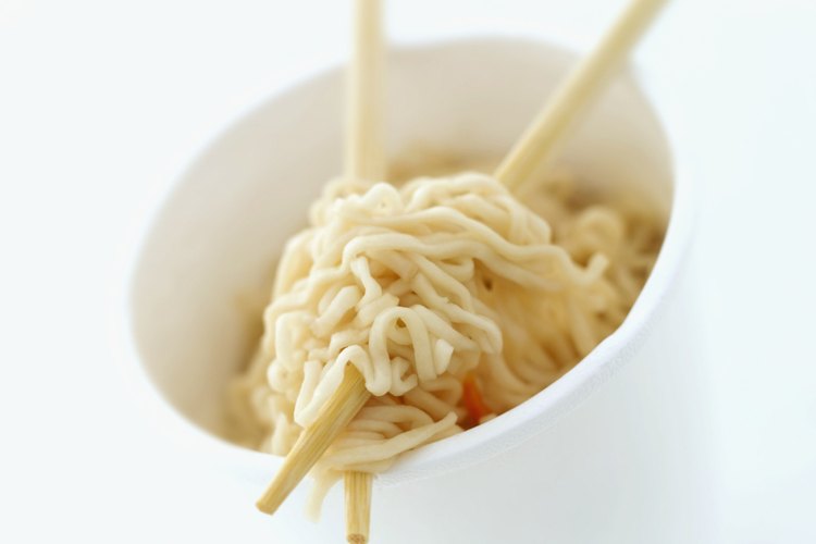 También hay chow mein disponible en la sección de congelados en tu tienda de comestibles.