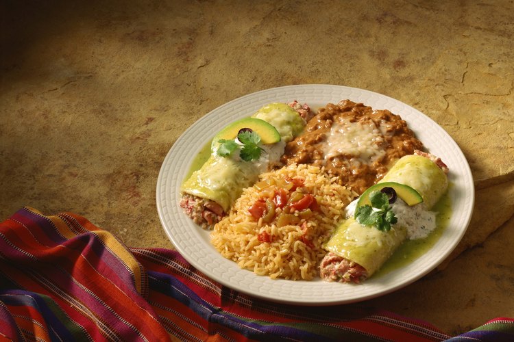 Los frijoles refritos enlatados tienen aditivos que los hacen menos sanos que los frijoles regulares.