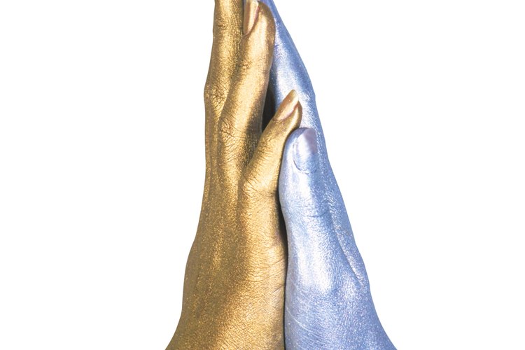 El látex líquido puede ser comparado con la pintura corporal.