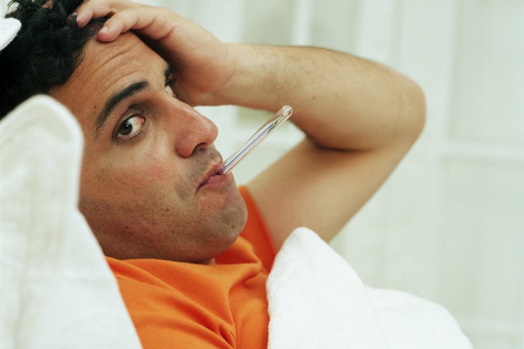 La fiebre y un malestar general son dos de los muchos signos de que podrías tener gripe.