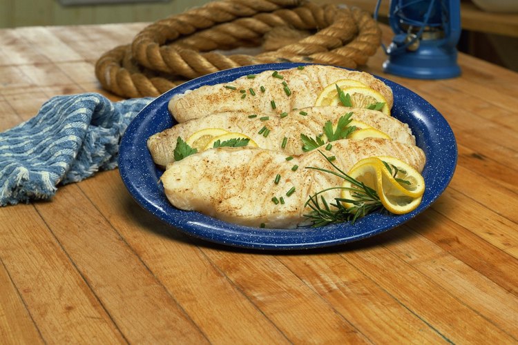 El fletán y la tilapia proveen ácidos grasos de omega-3 esenciales.