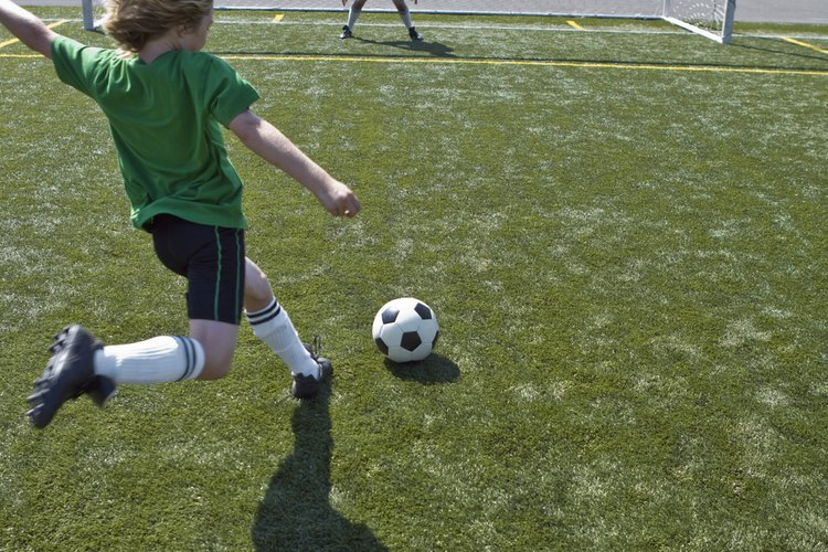 Los deportes que requieren el uso pesado del pie pueden desencadenar lesiones.