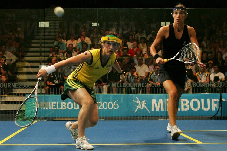 El squash demanda agilidad, reflejos rápidos y acondicionamiento físico cardiovascular.