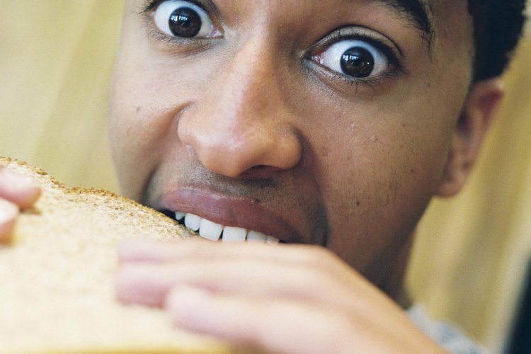Los alimentos consumidos antes de un juego de fútbol americano deberían ser ricos en carbohidratos.