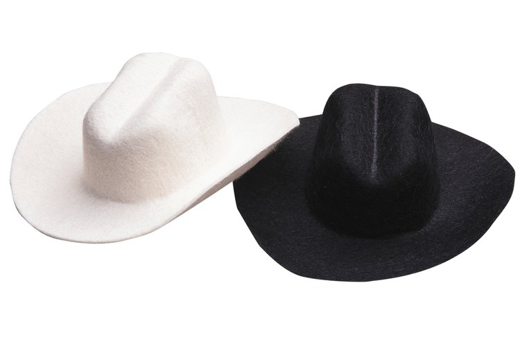 Endurece un sombrero colgado rociándolo con refuerzo textil.