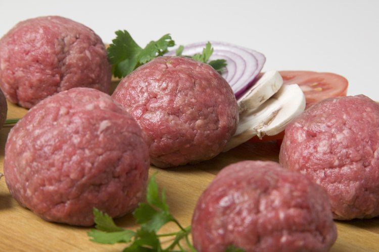 Prepara albóndigas del mismo tamaño de modo que se cocinen al mismo tiempo.