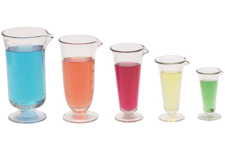 Colorantes de comida, agua y algunos artículos del hogar son todo lo que necesitas para comenzar a aprender.