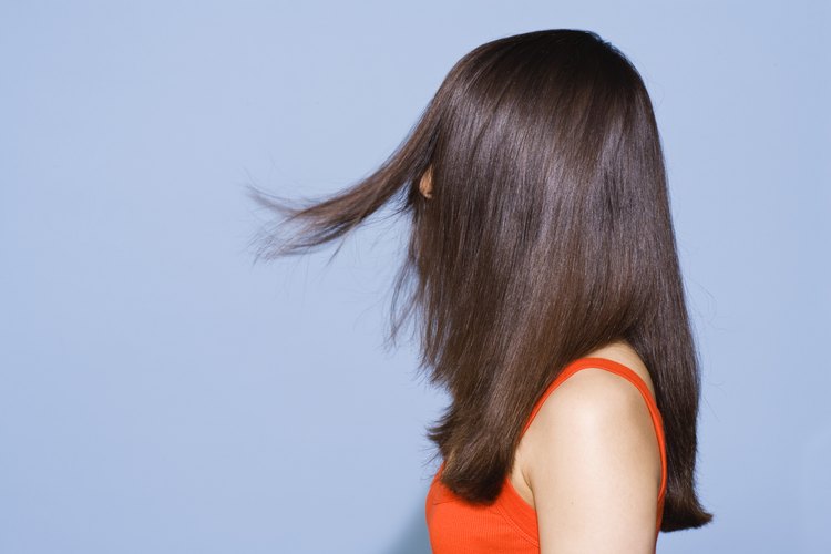 Ve a la farmacia y busca productos para el cabello formulados para aplicar después de realizar un tratamiento con queratina.