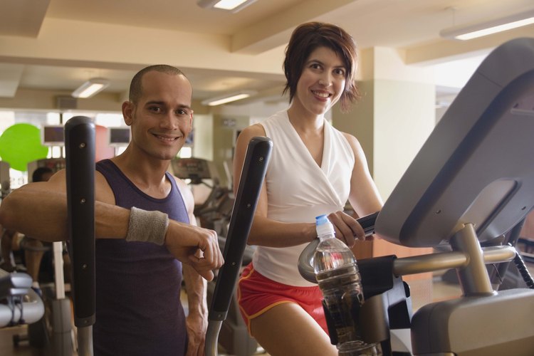 Haz que las endorfinas fluyan en una cita en el gimnasio.