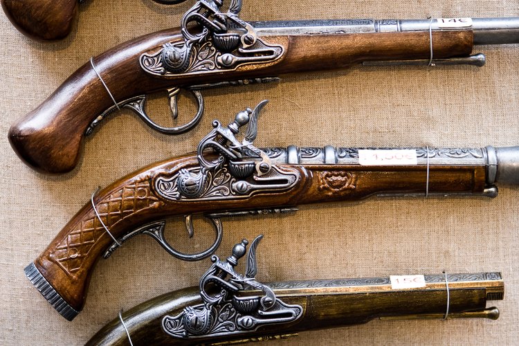 Las armas antiguas, a diferencia de los modelos más nuevos, no deben tener números de serie.