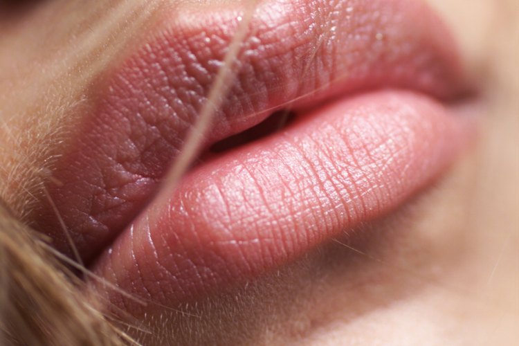 Tu labio superior puede oscurecerse por varias razones.