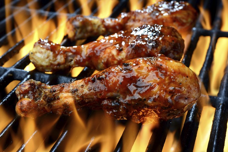 Asar y asar a la parrilla con métodos de cocción parecidos.