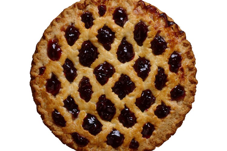 La tarta de arándanos es una delicia dulce que puedes servir para tu familia como postre.