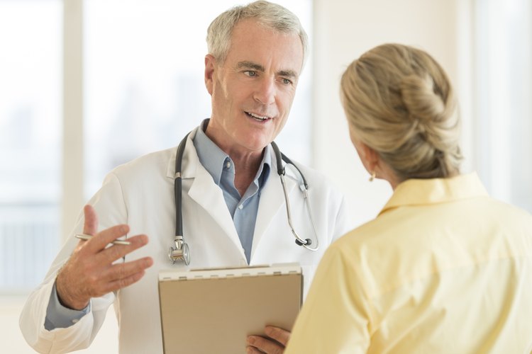 Las cremas que contienen aciclovir, docosanol o penciclovir y la píldora antiviral, son prescritas a menudo para las úlceras en los labios.