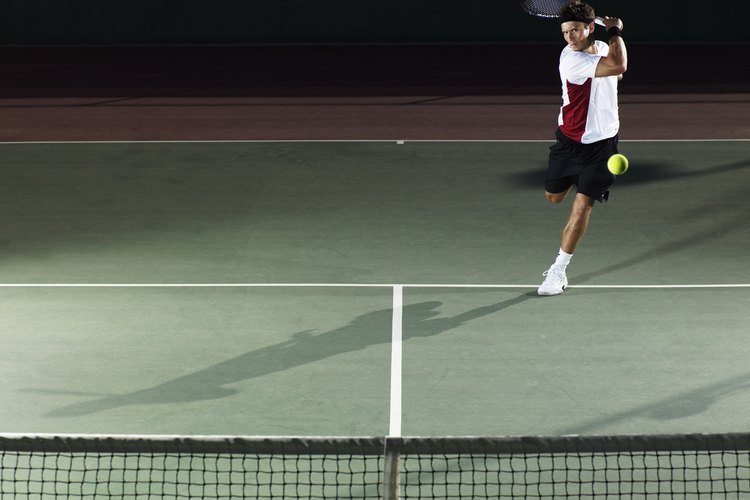 Los deportes rápidos que inlcuyen interacción como lo es el tenis, pueden reducir la gravedad de los tics del síndrome de Tourette.