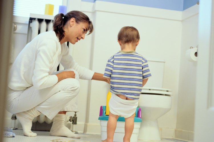 Los niños pequeños a menudo sufren sarpullidos en la cola incluso luego de aprender a utilizar el orinal de niños