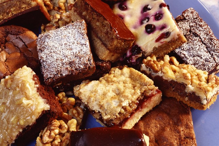 Puedes reemplazar el aceite por mantequilla en cualquier mezcla para brownies, a menos que el envase indique lo contrario.