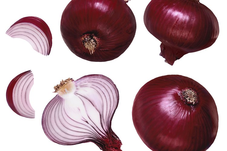 Las cebollas rojas añaden color y sabor a los sándwiches, a las ensaladas y a los platos con granos.