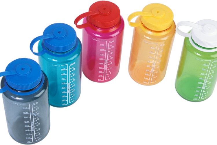 Las botellas de policarbonato no son tan inofensivas como aparentan.
