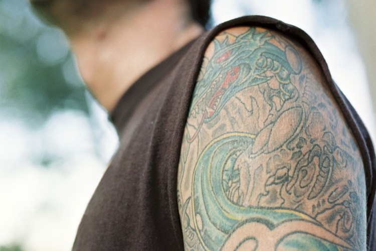 Los ingredientes principales varían en función de cada producto, pero muchas cremas para la remoción de tatuajes tienen elementos en común.