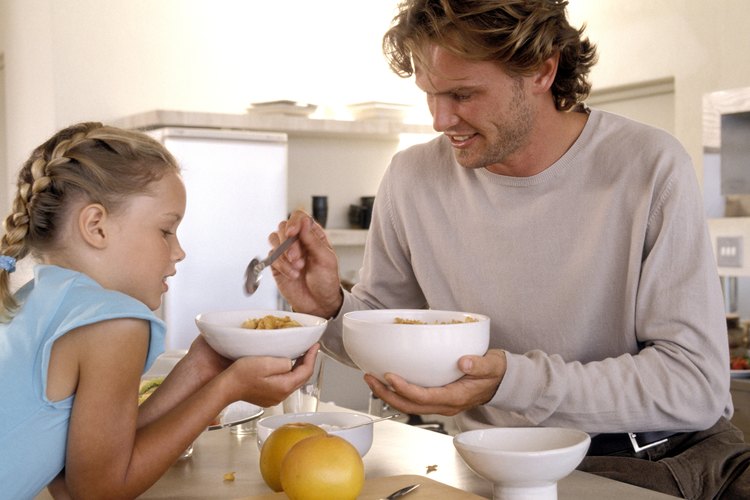 Haz que el desayuno sea parte de la rutina de tu familia, así puedes aumentar tu ingesta de nutrientes.