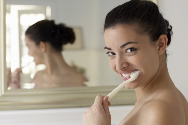 Cepilla tus dientes regularmente.