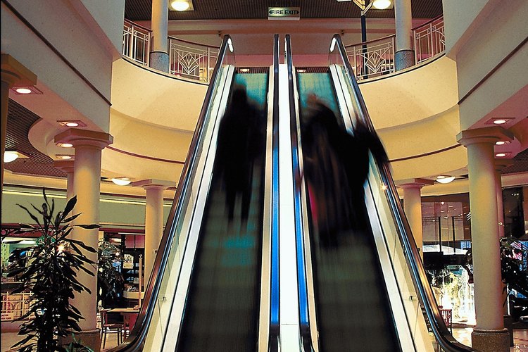 Un Sistema de Navegación GPS ayuda a localizar los lugares favoritos de la familia, tales como restaurantes, centros comerciales, parques y cines.