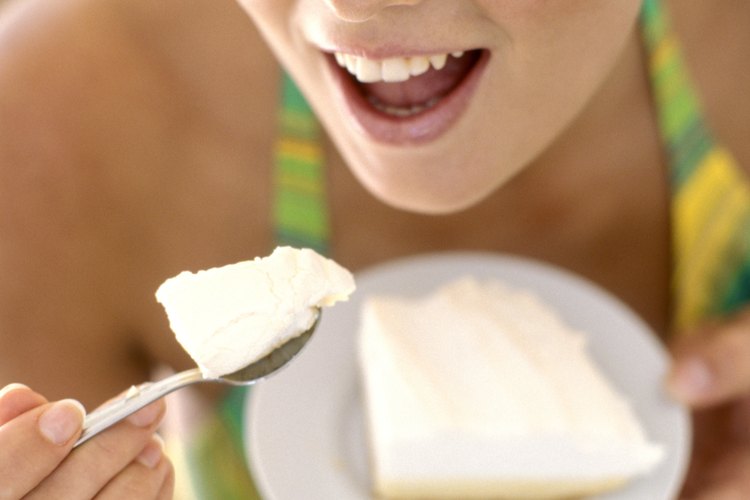 La crema espesa puede producir problemas digestivos en las personas intolerantes a la lactosa.
