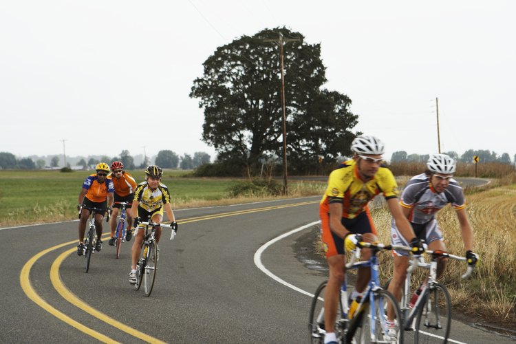 Aumenta tu resistencia muscular y le seguirás el paso a los ciclistas más rápidos.
