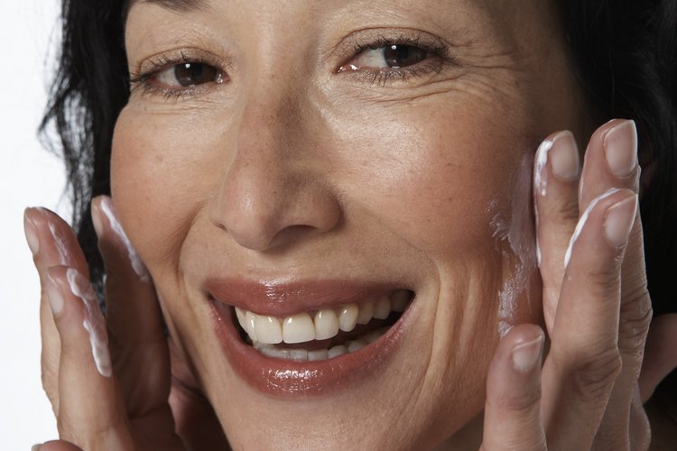 Prepara tu propia crema facial antienvejecimiento orgánica.
