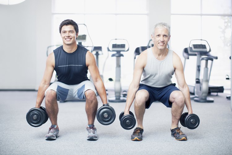 Un compañero de gimnasio ofrece apoyo y motivación para tus ejercicios.